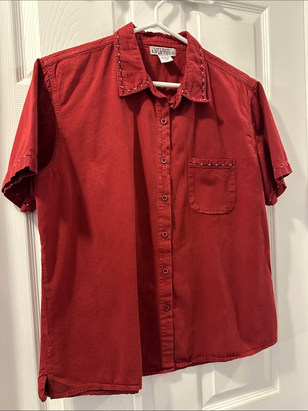 NORTHERN REFLECTIONS Women’s Red Short-Sleeve Button Shirt Embroidery Detail SzL